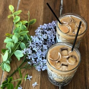 Glasses filled with iced coffee, ice and straws. Using a straw helps you stop your ice chewing habit.